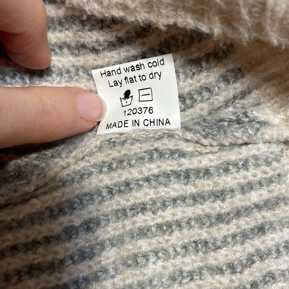 Striped sweater - Picture 5 of 5